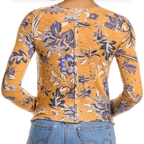 < We The Free Dreamed Of You Floral Ruched Long Sleeve Top > - Picture 2 of 8